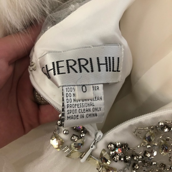 Sherri Hill. Beaded top with Tulle Skirt. Size 0. - Picture 8 of 8